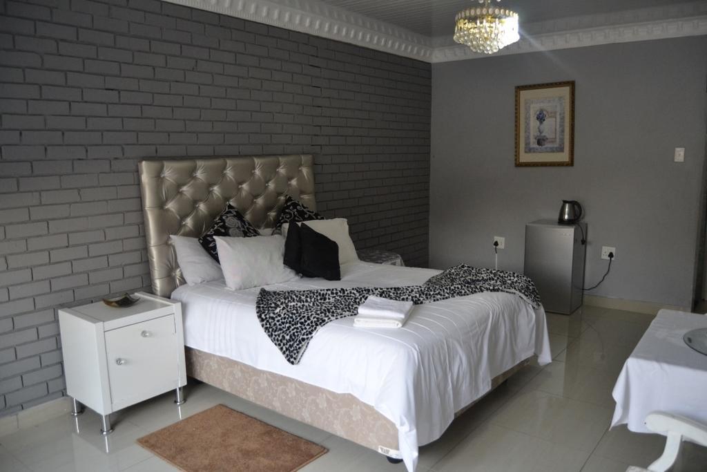 Thembisi Guesthouse Newcastle Εξωτερικό φωτογραφία