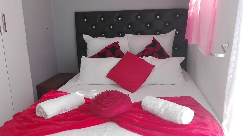 Thembisi Guesthouse Newcastle Εξωτερικό φωτογραφία