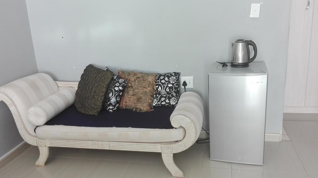 Thembisi Guesthouse Newcastle Εξωτερικό φωτογραφία