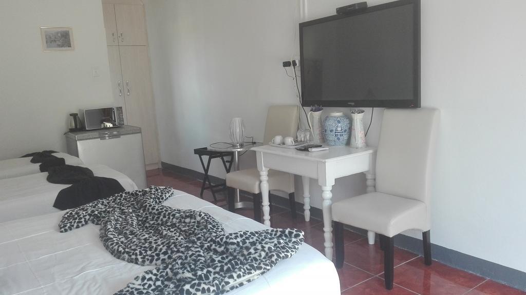 Thembisi Guesthouse Newcastle Εξωτερικό φωτογραφία