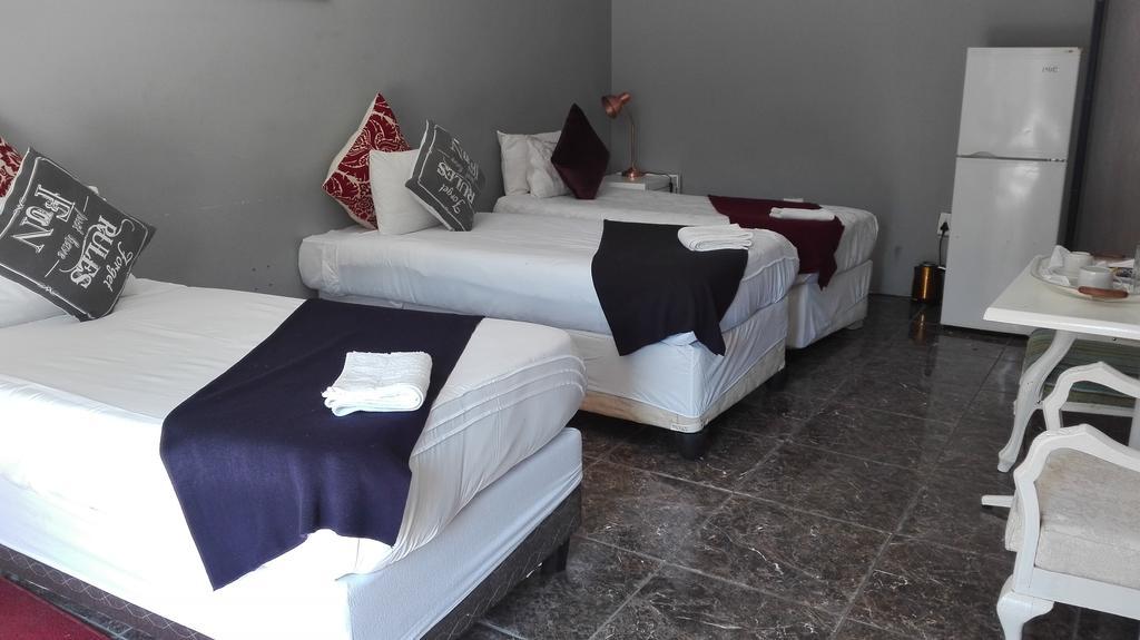 Thembisi Guesthouse Newcastle Εξωτερικό φωτογραφία