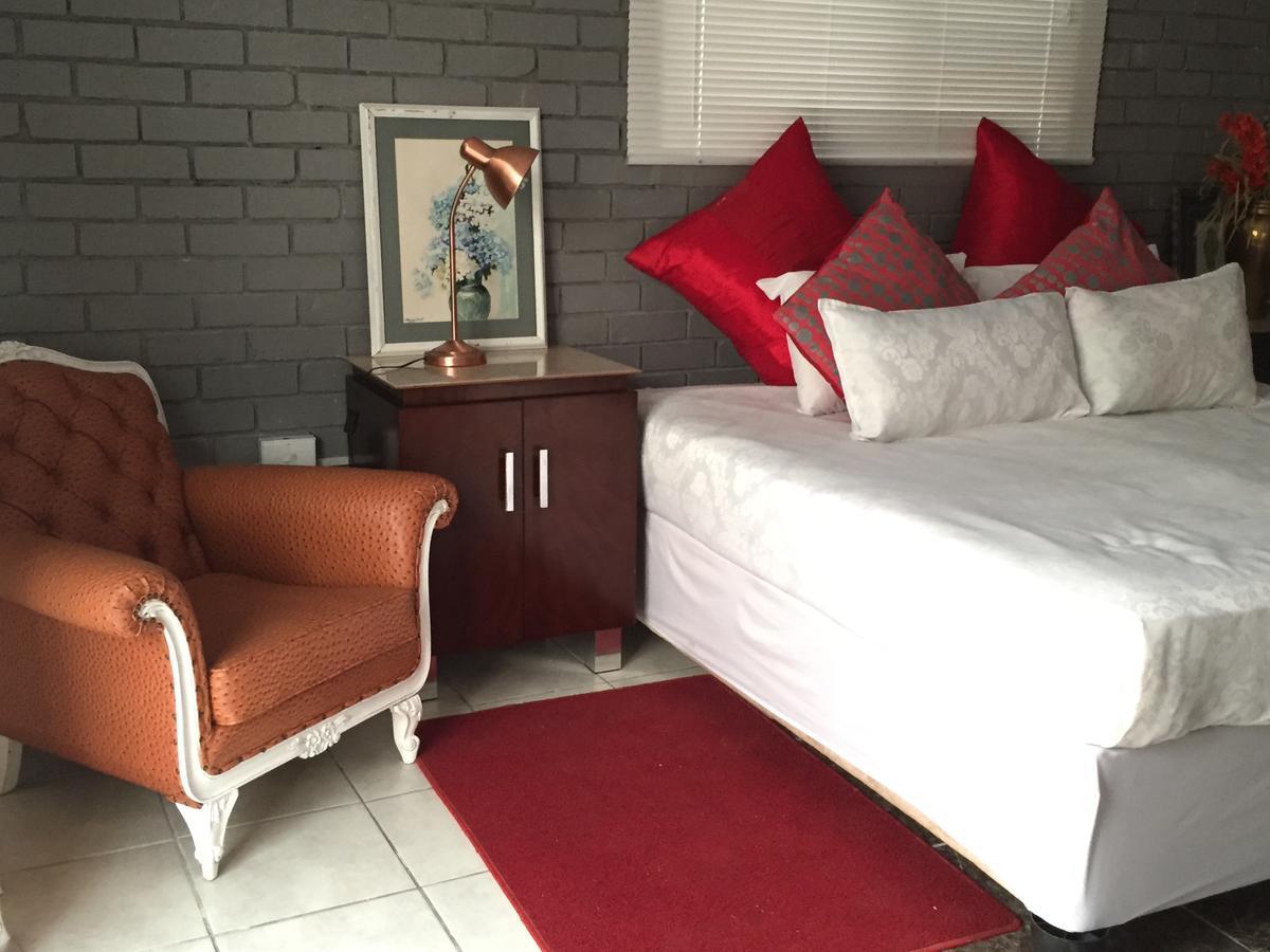 Thembisi Guesthouse Newcastle Εξωτερικό φωτογραφία